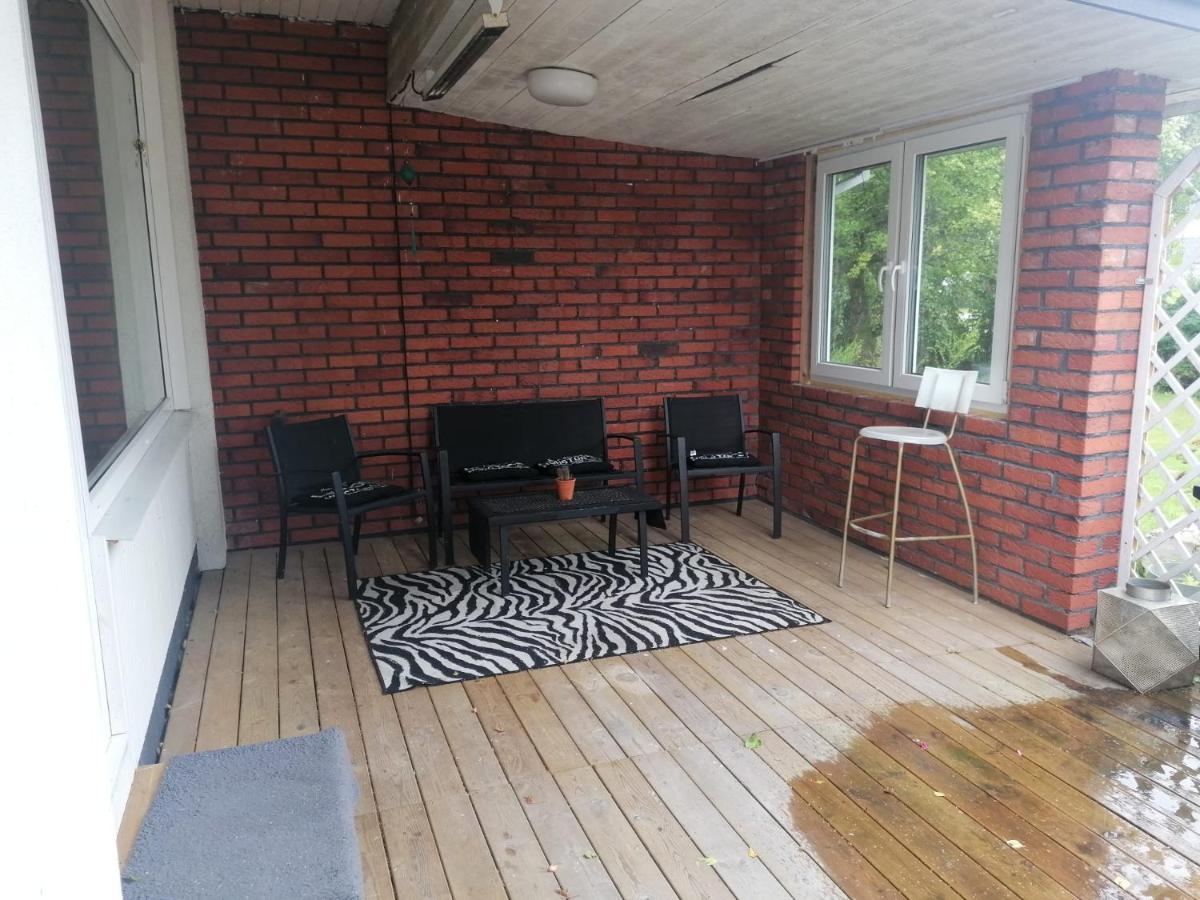 Villa Med Egen Parkering. Moejlighet Att Boka Fran 1 Och Upp Till 5 Personer. Эребру Экстерьер фото