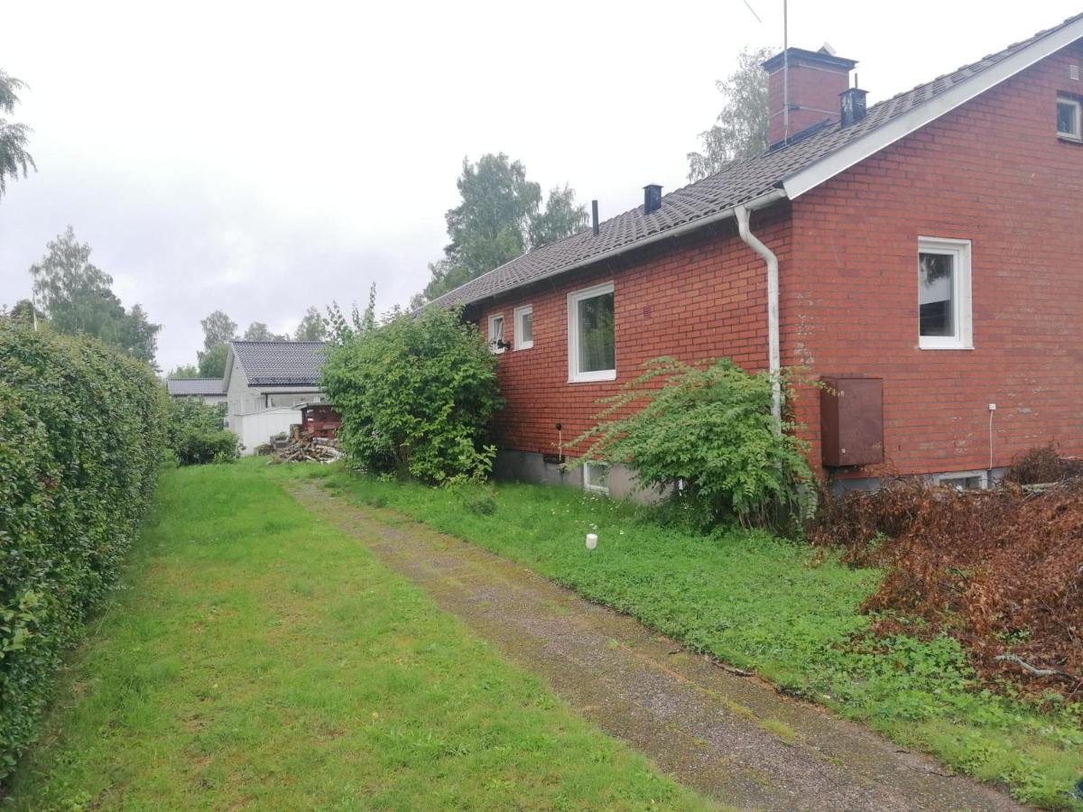Villa Med Egen Parkering. Moejlighet Att Boka Fran 1 Och Upp Till 5 Personer. Эребру Экстерьер фото