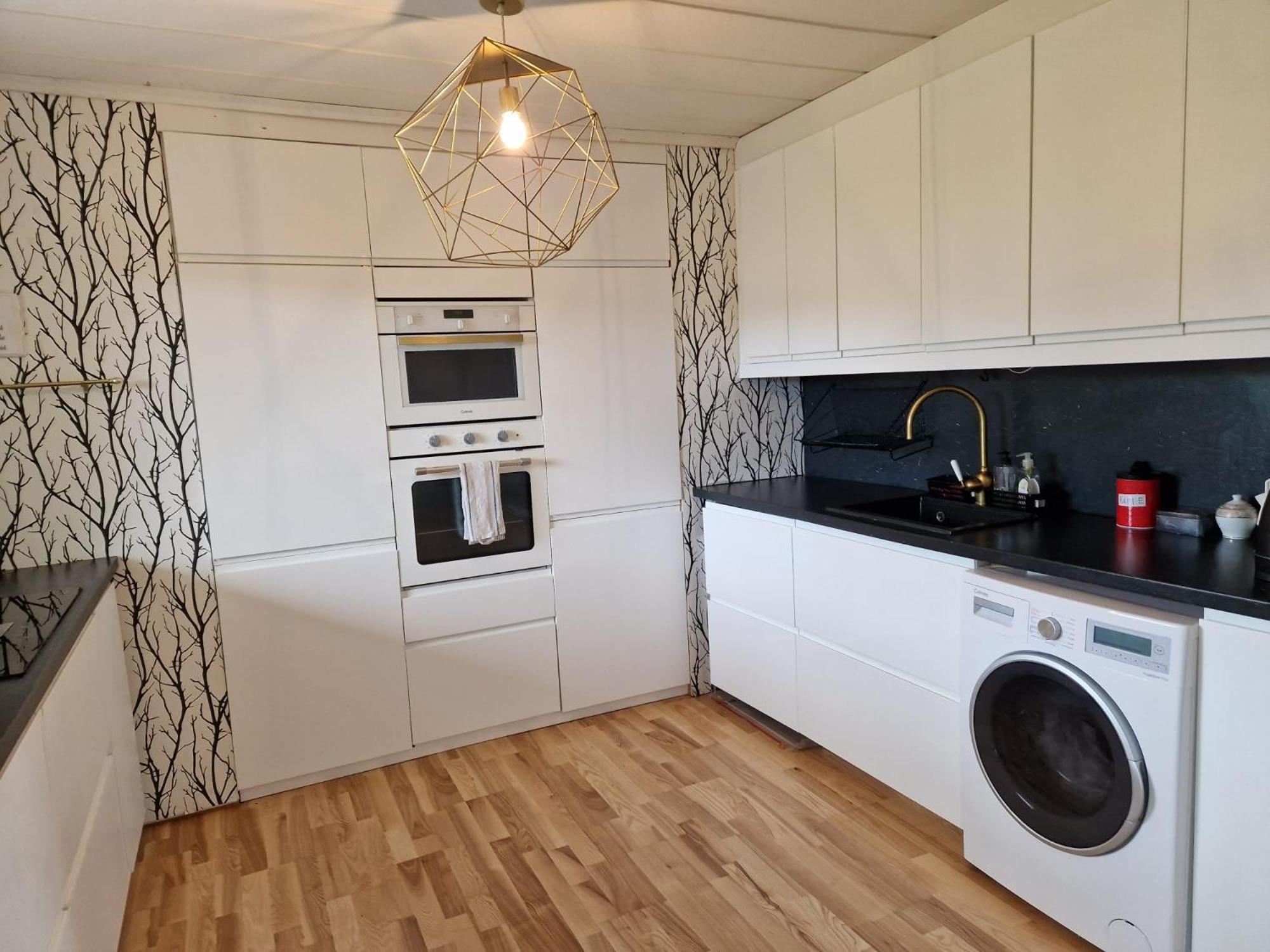 Villa Med Egen Parkering. Moejlighet Att Boka Fran 1 Och Upp Till 5 Personer. Эребру Экстерьер фото