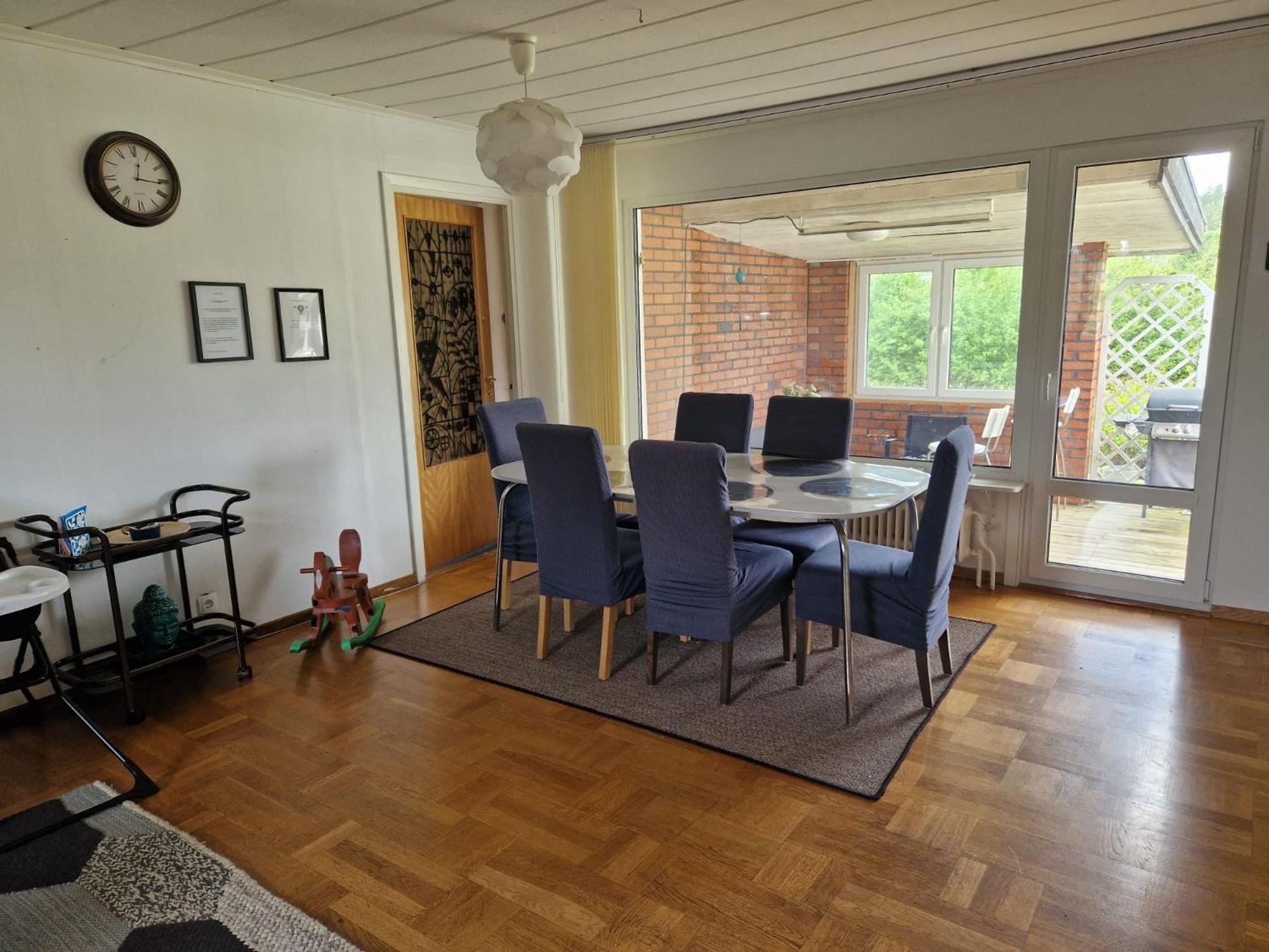Villa Med Egen Parkering. Moejlighet Att Boka Fran 1 Och Upp Till 5 Personer. Эребру Экстерьер фото
