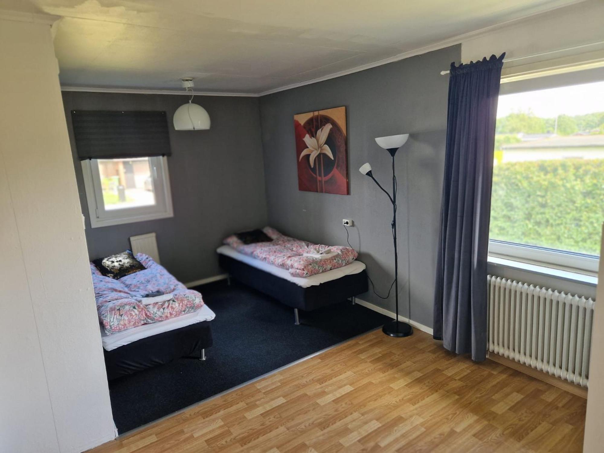 Villa Med Egen Parkering. Moejlighet Att Boka Fran 1 Och Upp Till 5 Personer. Эребру Экстерьер фото