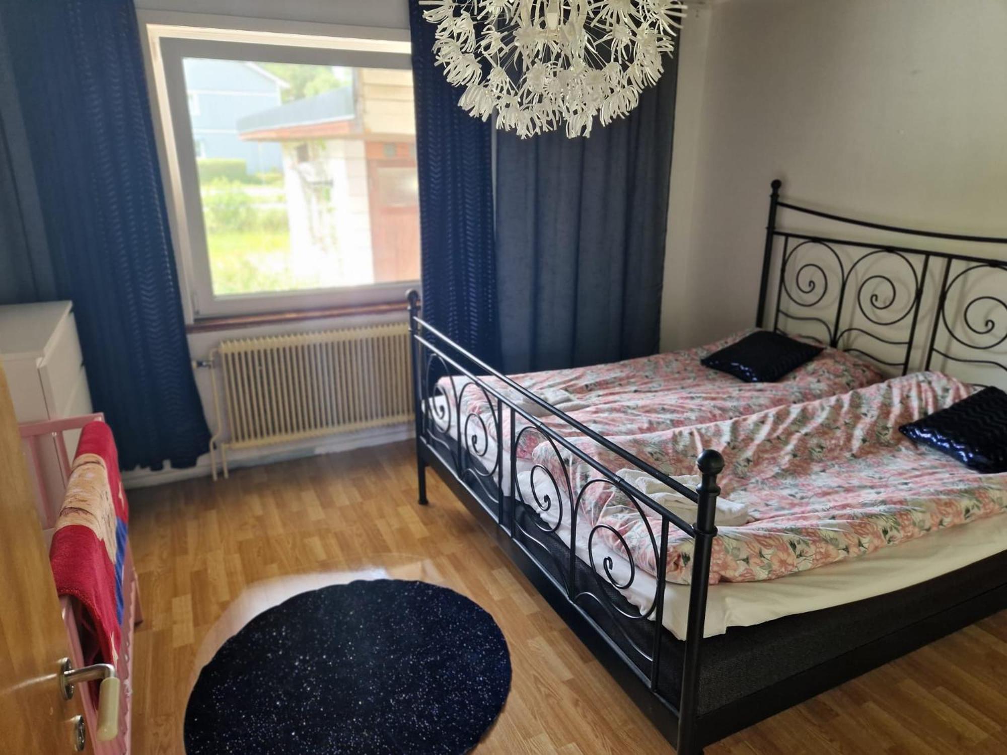 Villa Med Egen Parkering. Moejlighet Att Boka Fran 1 Och Upp Till 5 Personer. Эребру Экстерьер фото