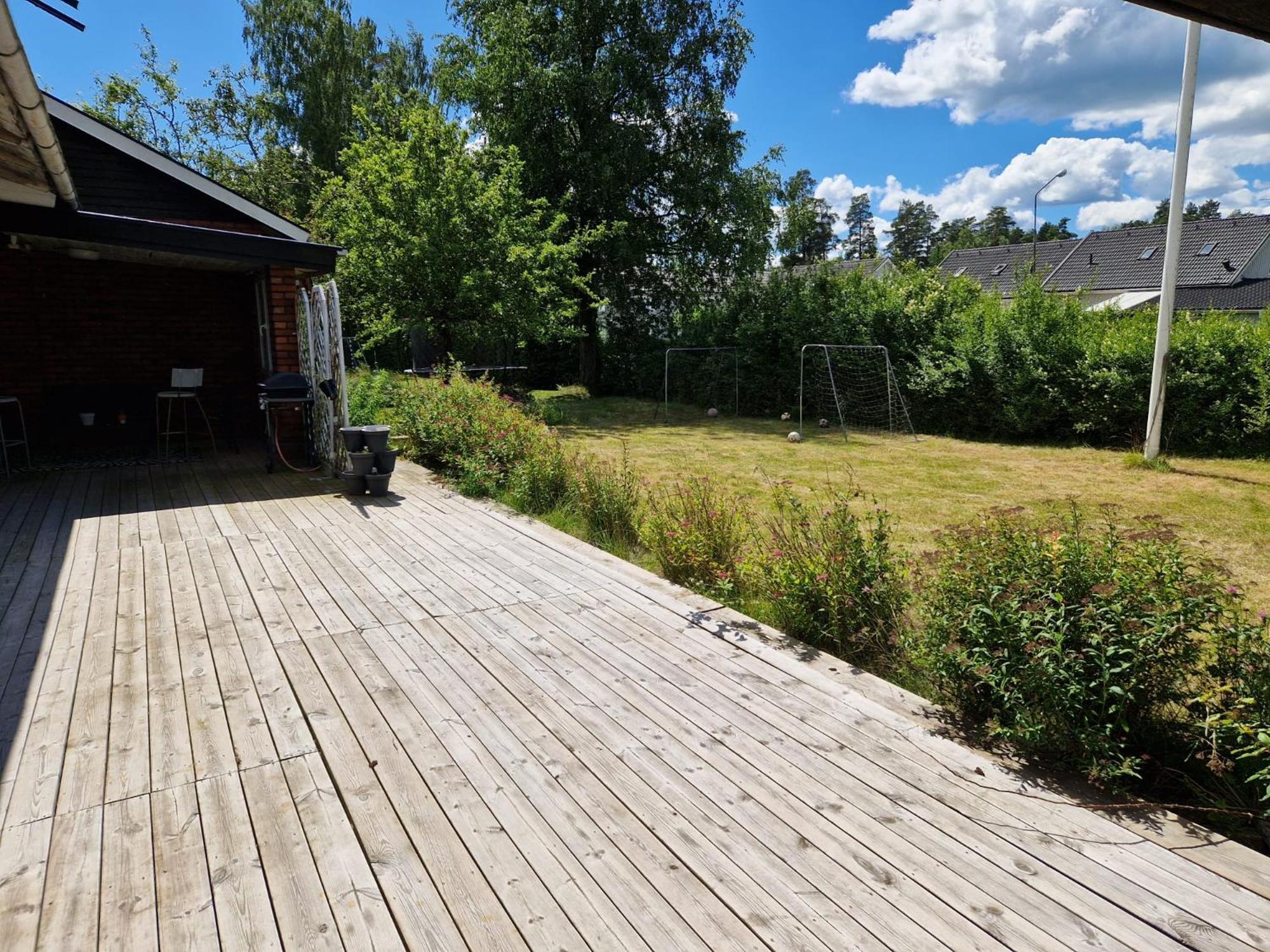 Villa Med Egen Parkering. Moejlighet Att Boka Fran 1 Och Upp Till 5 Personer. Эребру Экстерьер фото